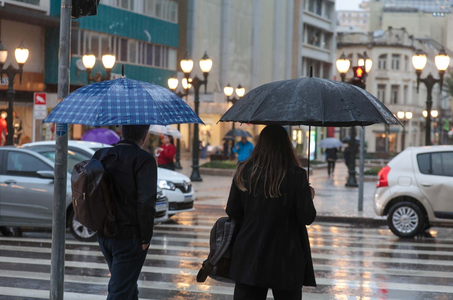 Ciclone extratropical traz ventos de 85 km/h e chuva intensa ao Paraná