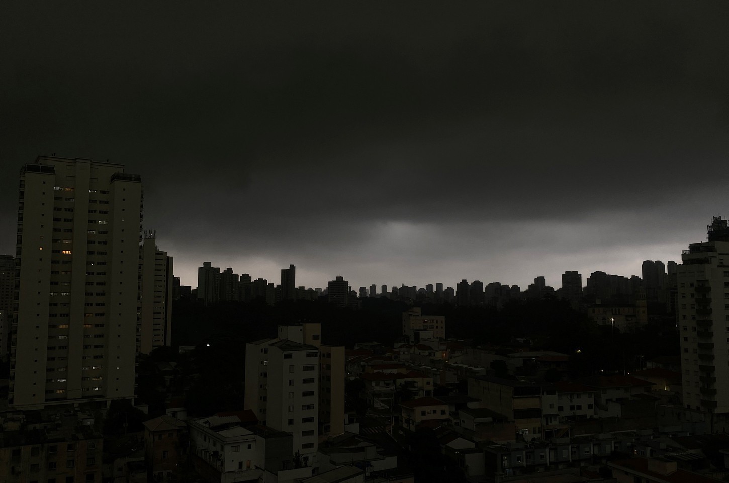 Ciclone no Sudeste traz alerta para chuvas intensas e tempestades