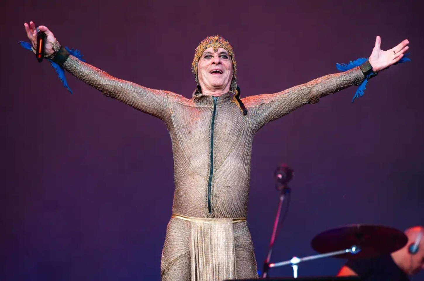 Cinebiografia de Ney Matogrosso busca traduzir liberdade e afeto em 'Homem com H'