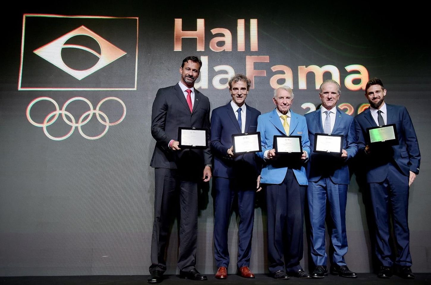 COB eterniza cinco ídolos olímpicos no Hall da Fama em cerimônia no Rio