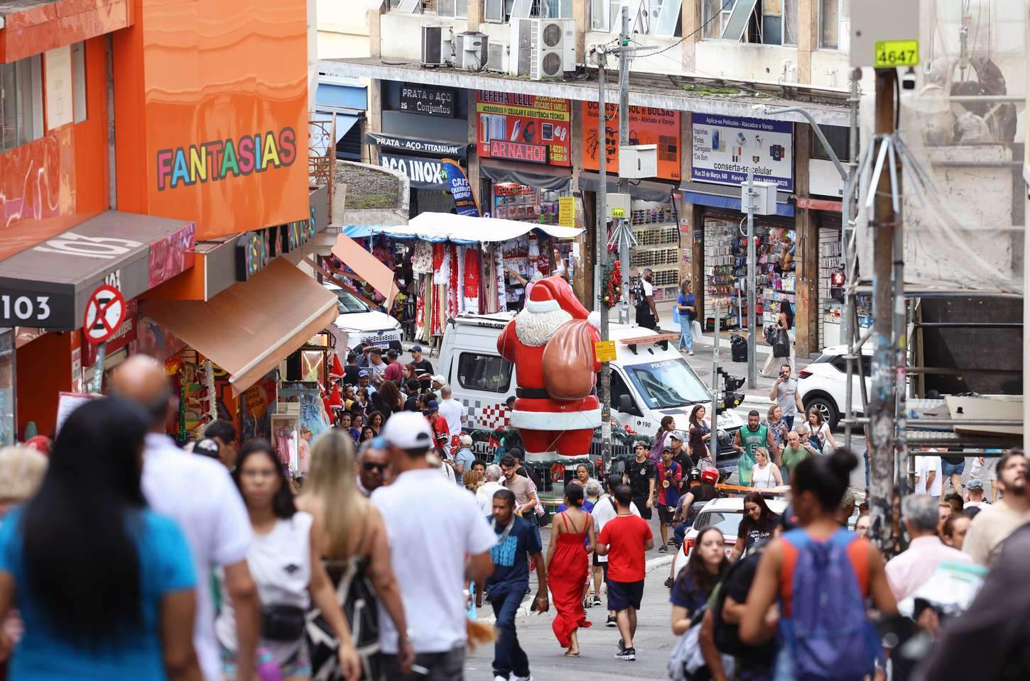 Compras de última hora movimentam comércio às vésperas do Natal