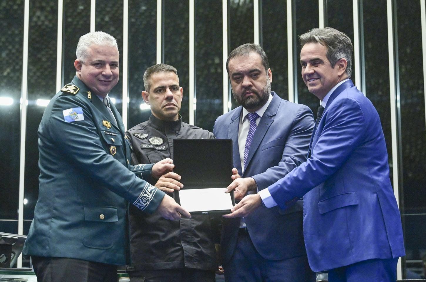 Congresso homenageia policiais mortos na Operação Contenção no Rio