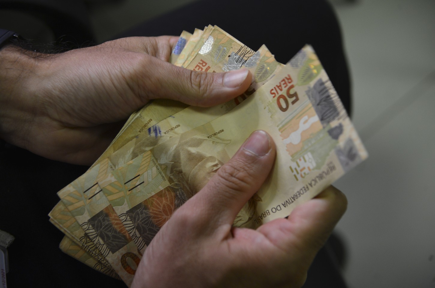 Consulta ao abono salarial de 2026 começa nesta quinta-feira