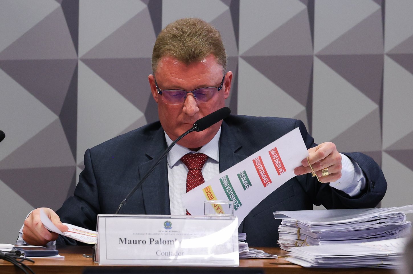 Contador revela detalhes de esquema bilionário na CPMI do INSS