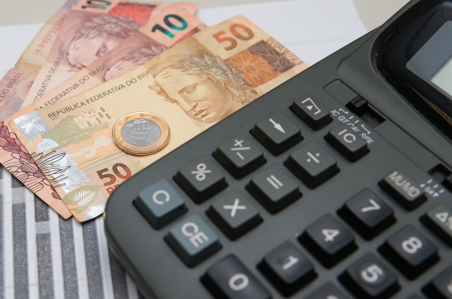 Contas públicas fecham 2025 com déficit recorde e dívida em alta
