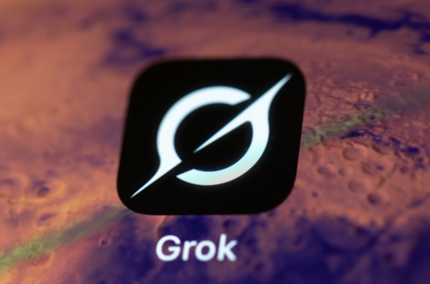 Conteúdo polêmico da Grokipedia vaza para respostas do ChatGPT