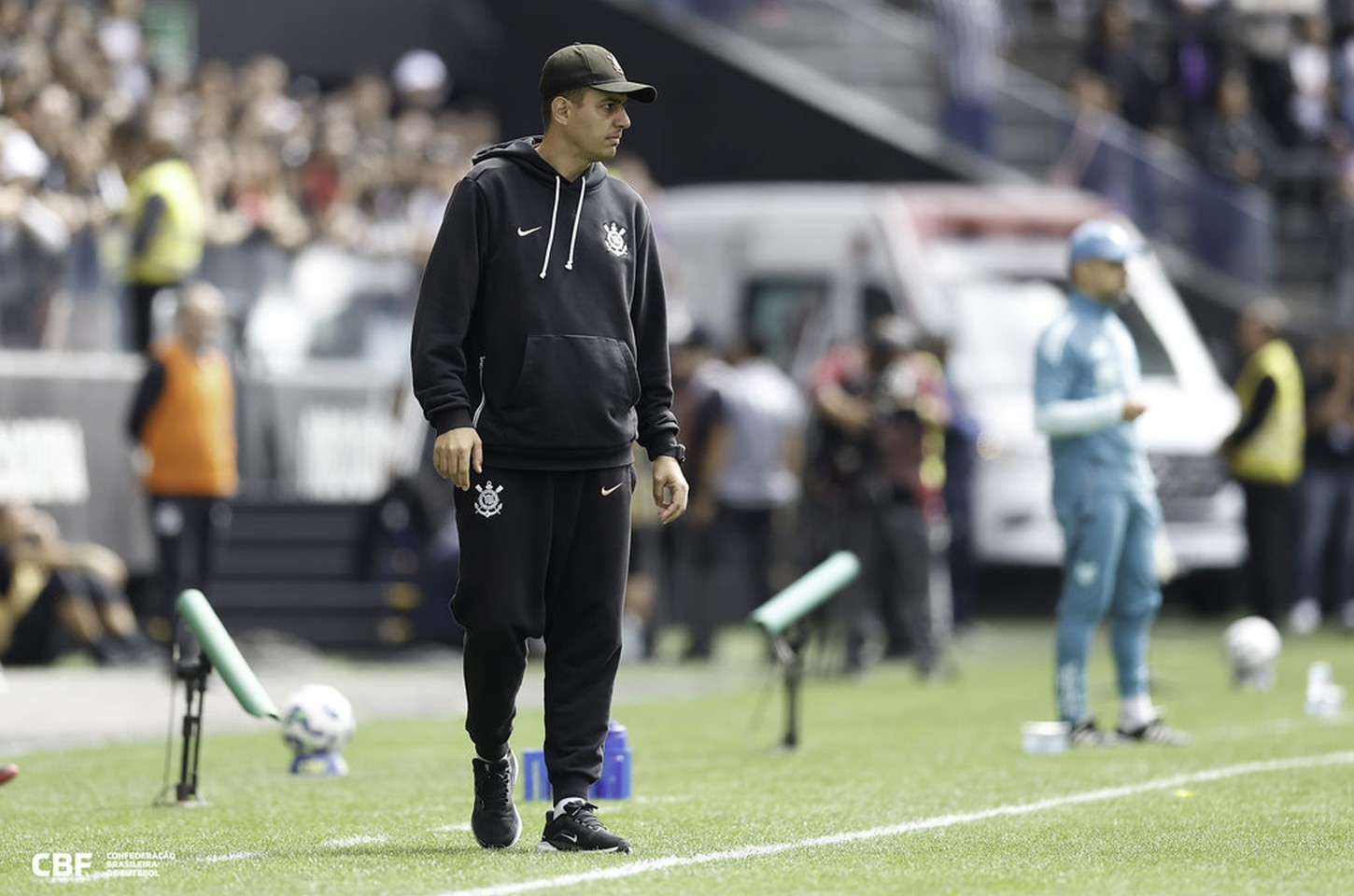 Corinthians demite técnico Lucas Piccinato após empate com Fluminense