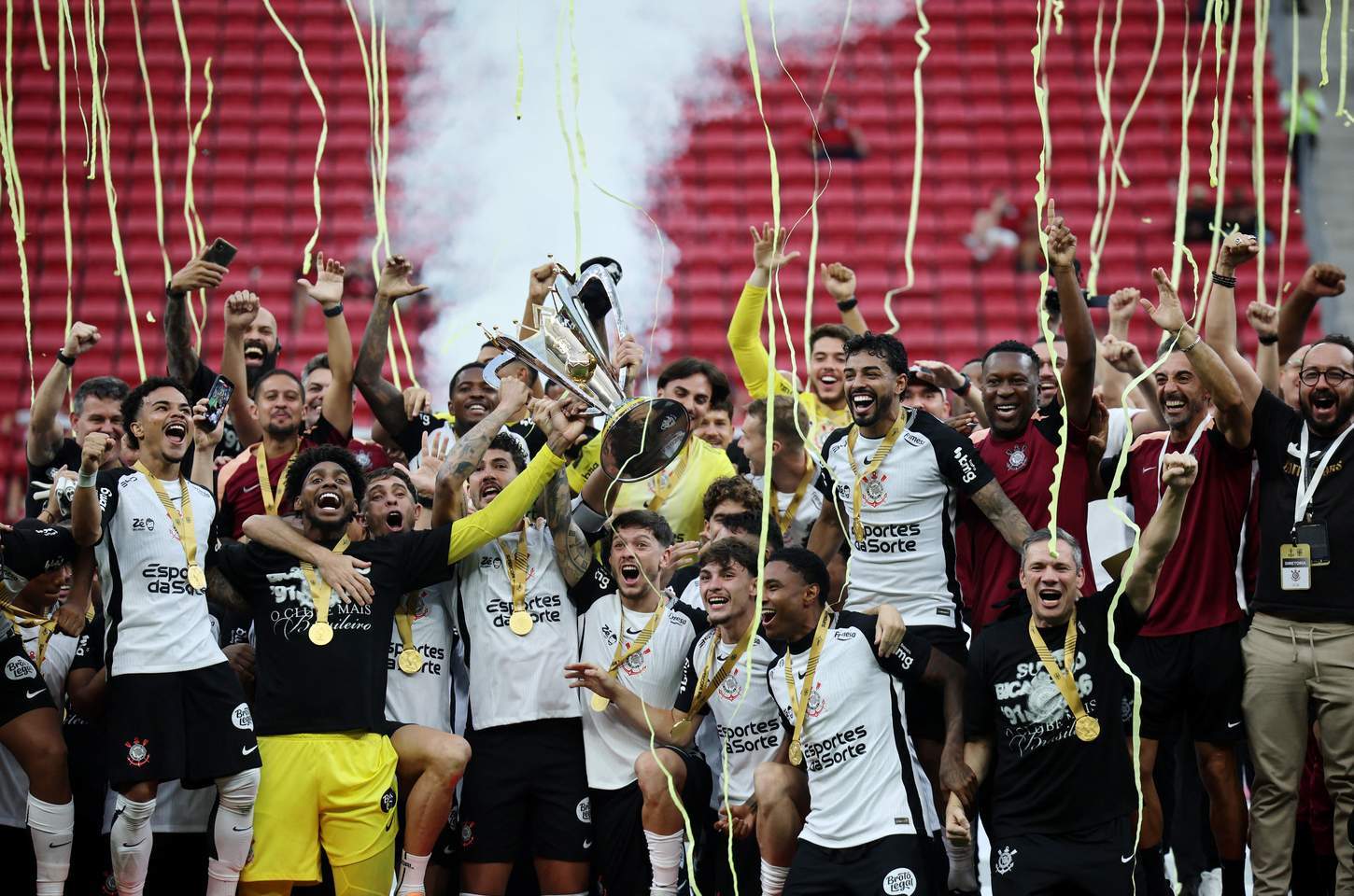 Corinthians é bicampeão da Supercopa Rei ao vencer o Flamengo em Brasília