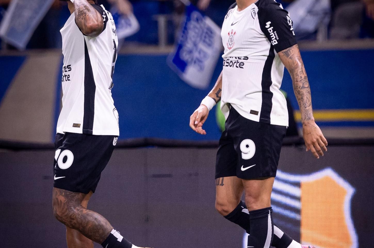 Corinthians vence Cruzeiro e leva vantagem para o jogo de volta