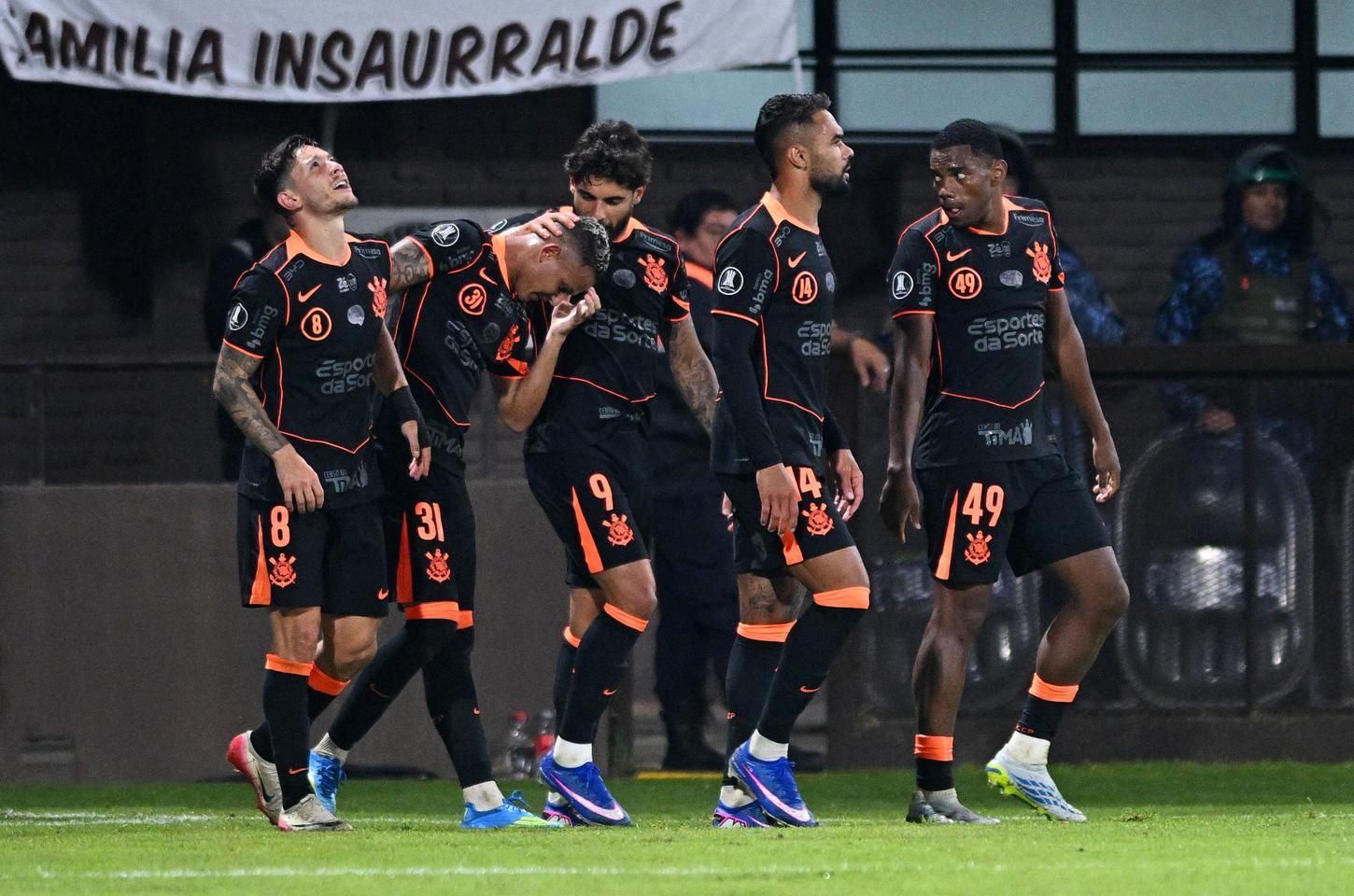 Corinthians vence Platense na estreia de Fernando Diniz na Libertadores