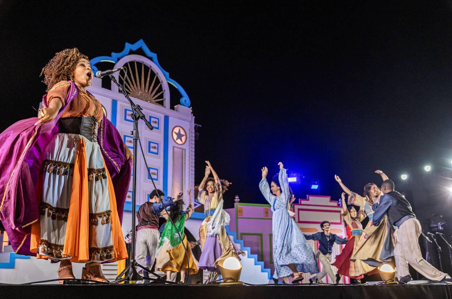 Cortejo multicultural toma as ruas do Recife Antigo em prévia do Baile do Menino Deus