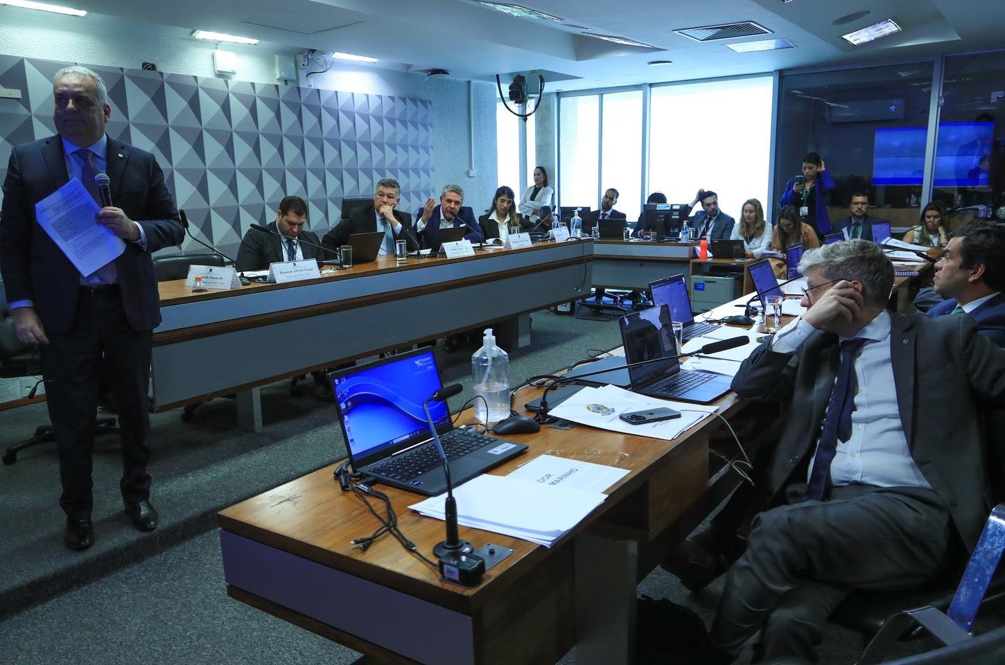 CPMI do INSS adia votação sobre convocação de Jorge Messias