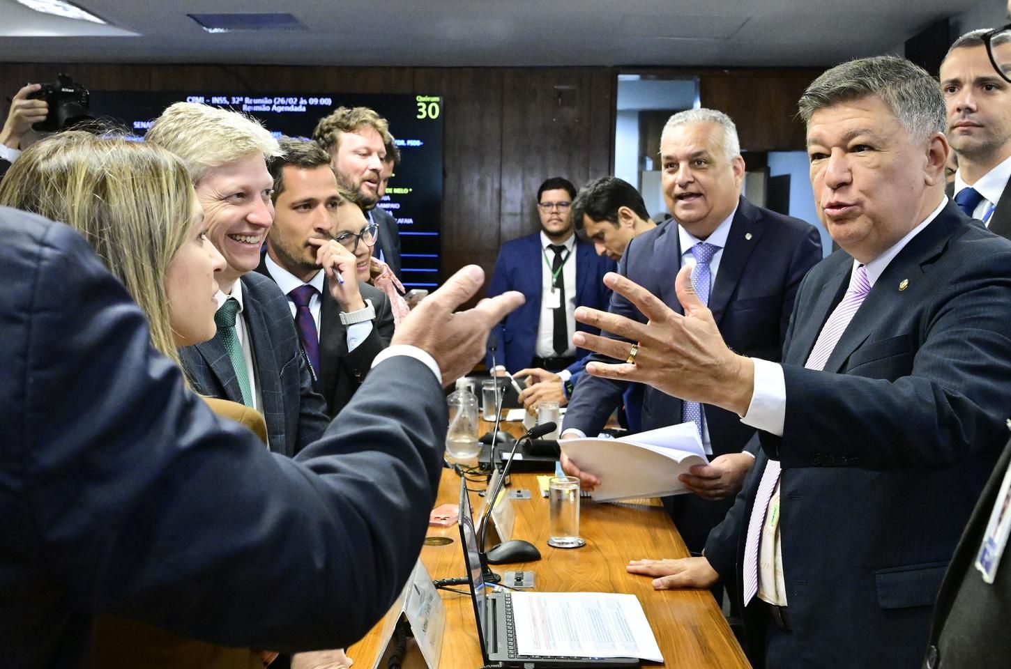 CPMI do INSS aprova quebra de sigilos de Lulinha e outros 86 requerimentos