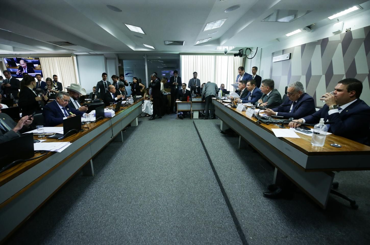 CPMI do INSS cancela sessão após investigados apresentarem atestado e habeas corpus