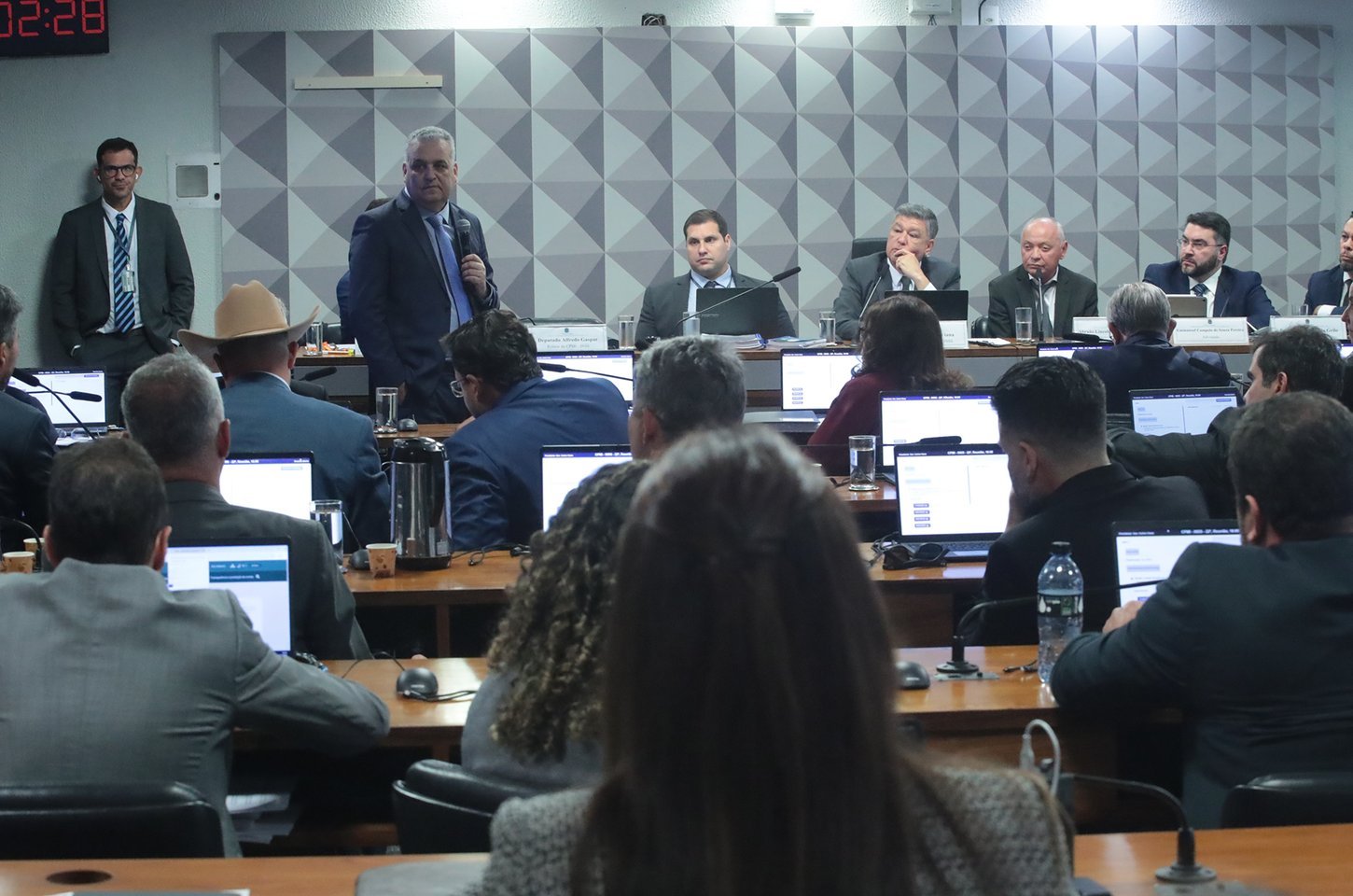 CPMI do INSS convoca banqueiro e governador Zema em investigação sobre empréstimos