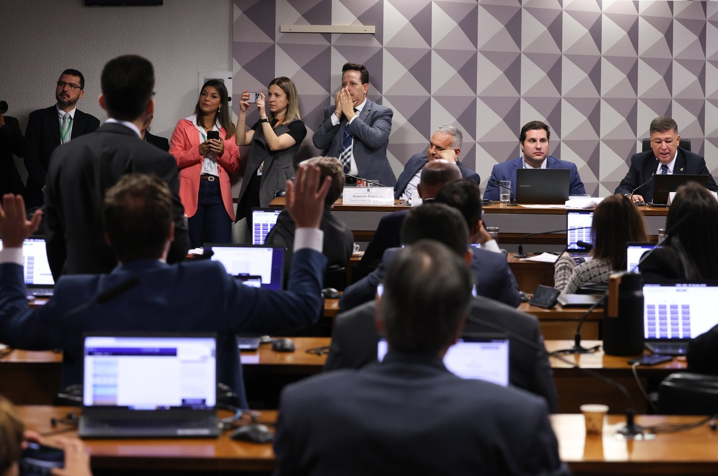 CPMI do INSS convoca empresário apontado como operador do Banco Master
