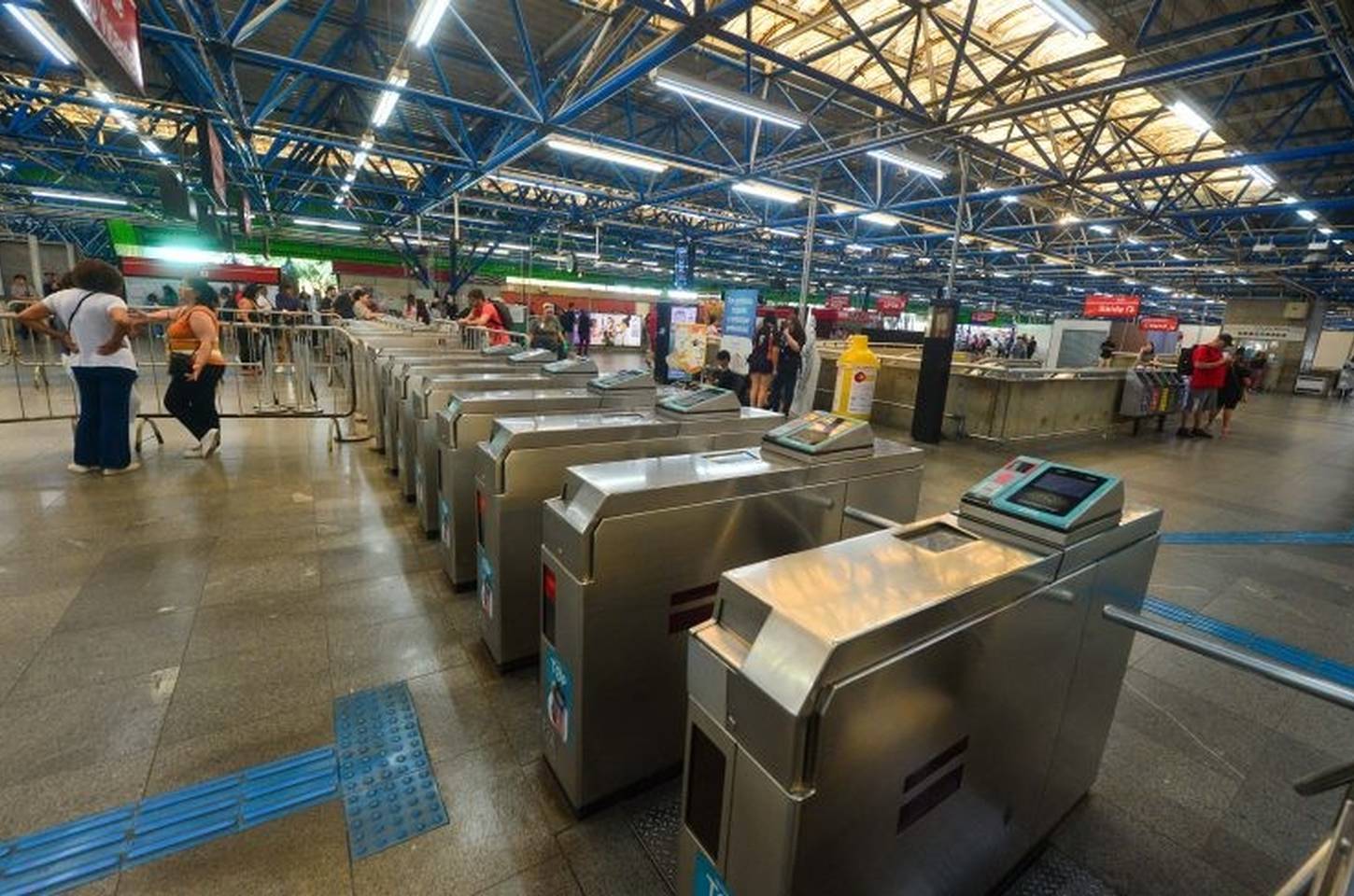 CPTM amplia pagamento por aproximação e ajusta horários de bilheterias