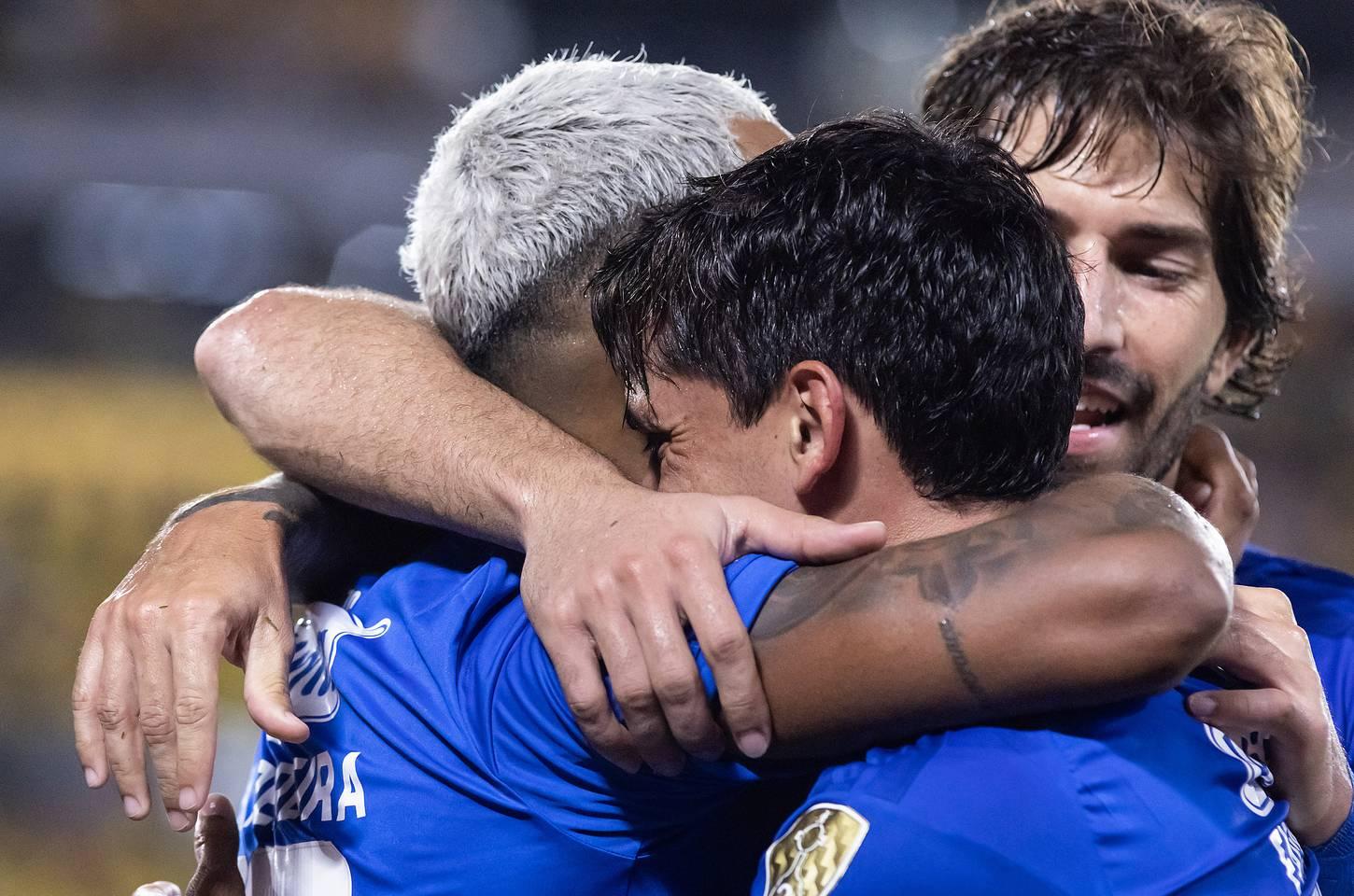 Cruzeiro vence o Barcelona e estreia com vitória na Libertadores 2026