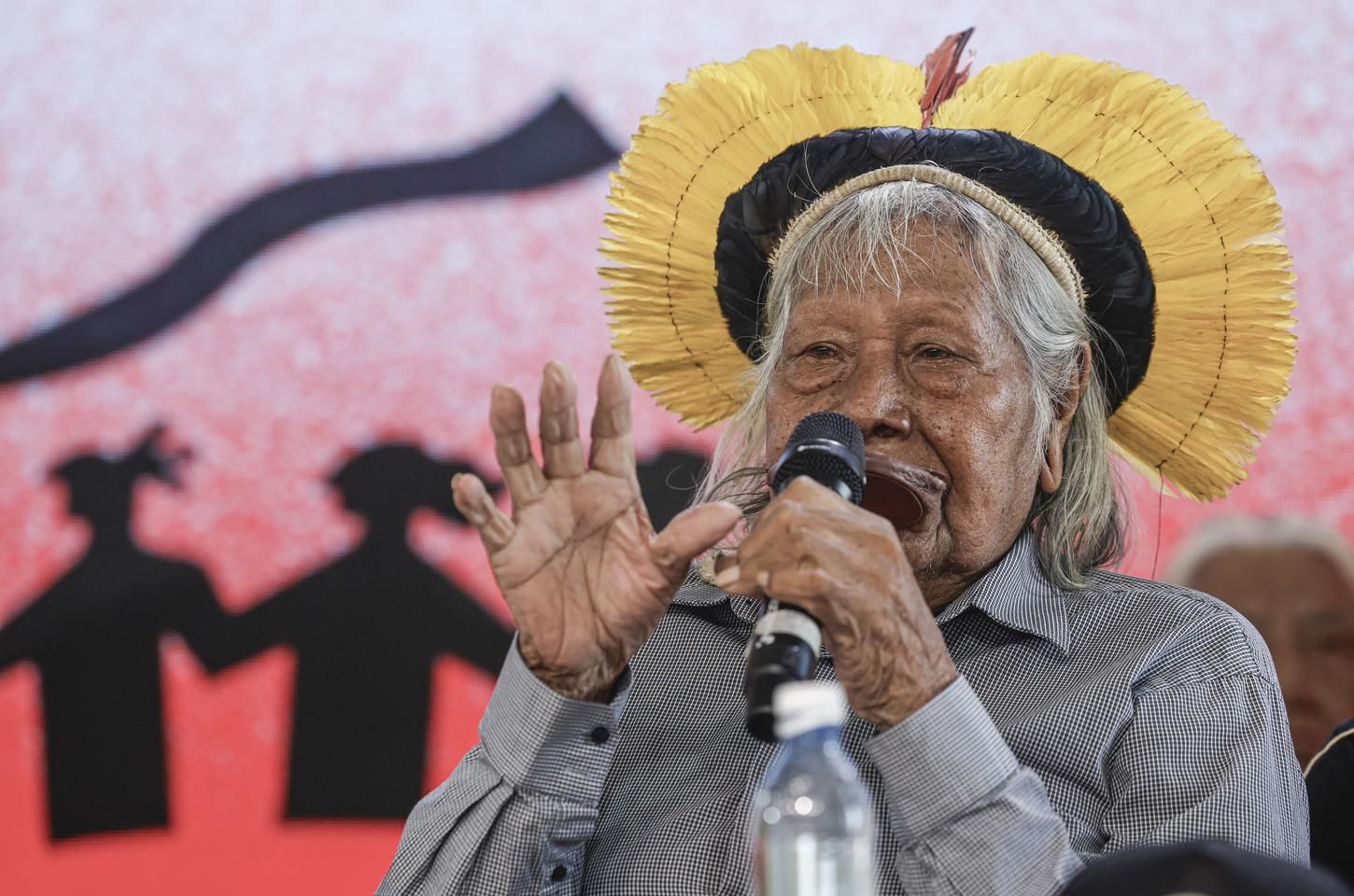 Cúpula dos Povos encerra com apelo de Raoni por defesa da vida