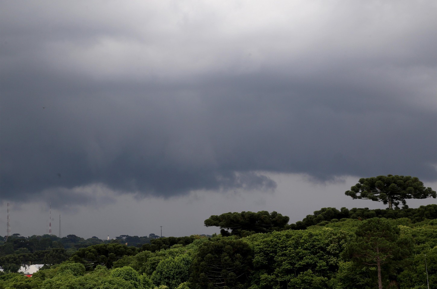 Curitiba recebe primeiro alerta por cell broadcast durante tempestade