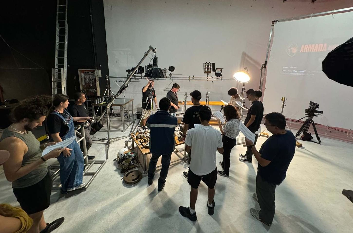 Curso gratuito forma gaffers para impulsionar o audiovisual brasileiro