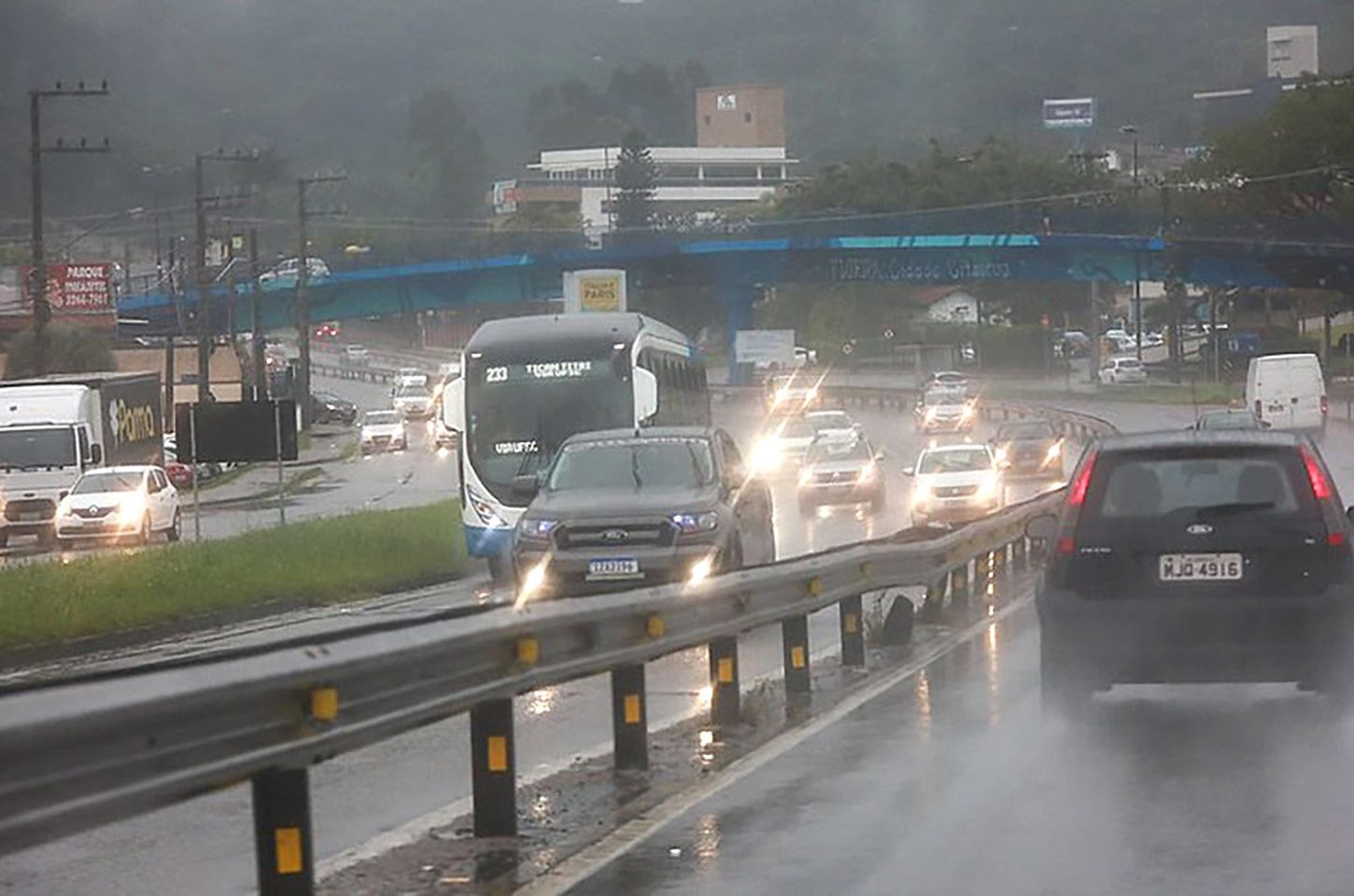 Defesa Civil de Santa Catarina emite alerta para temporais com raios e granizo