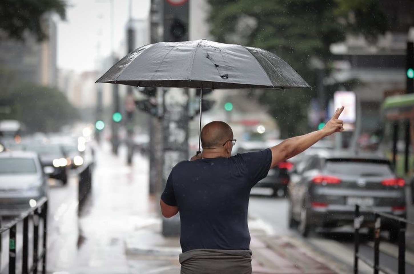 Defesa Civil de SP emite alertas severos para tempestades