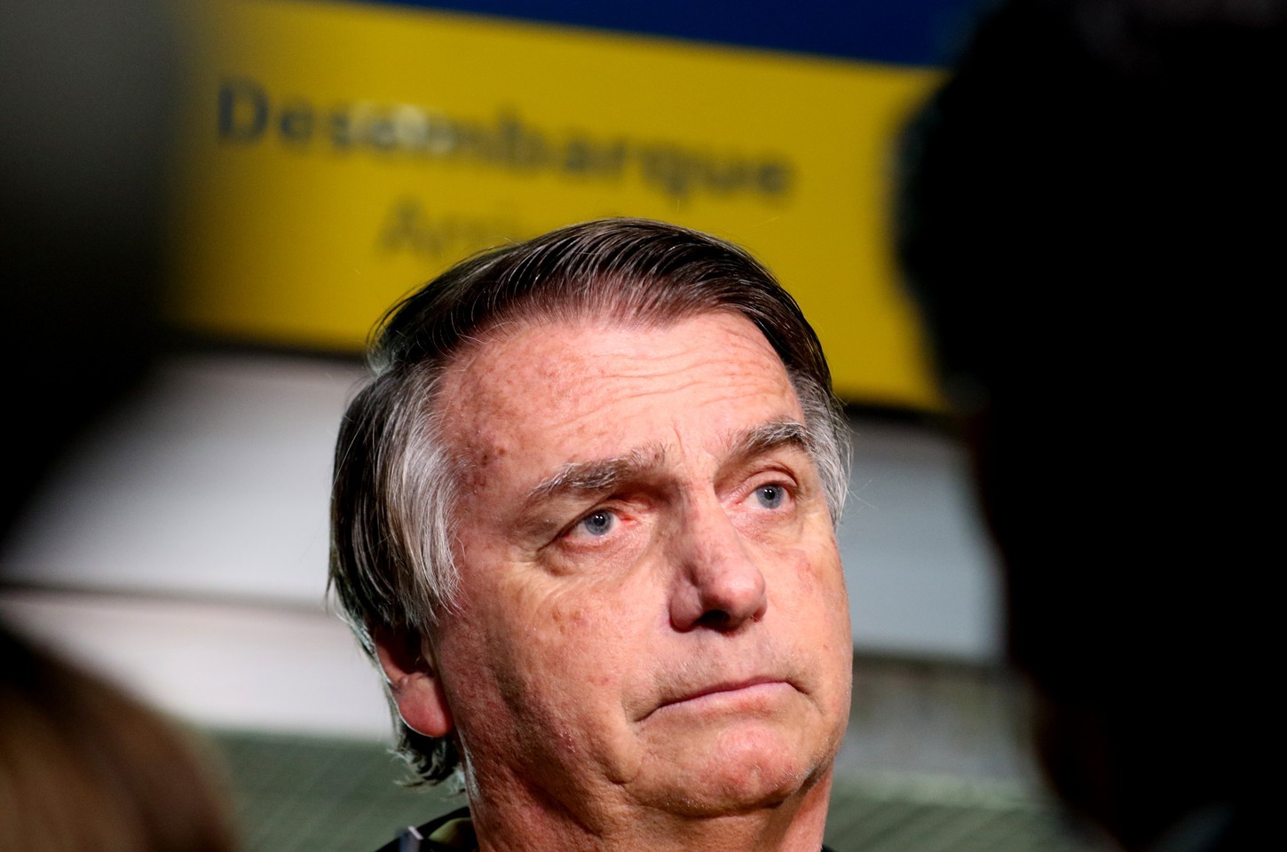 Defesa de Bolsonaro pede internação para cirurgia nesta quarta