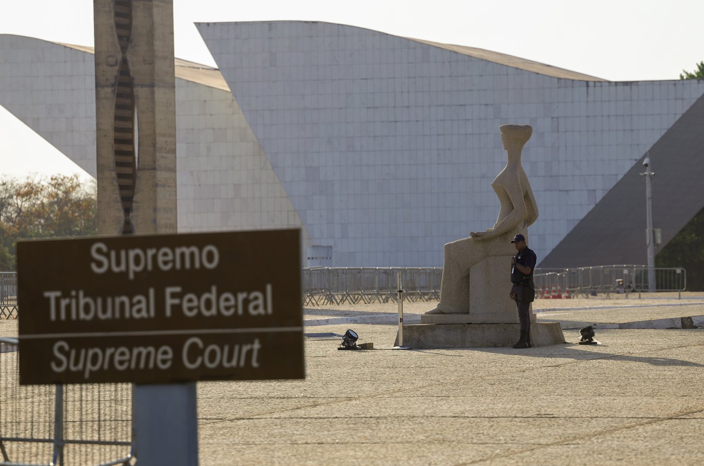 Defesa de Bolsonaro recorre ao STF contra condenação por trama golpista