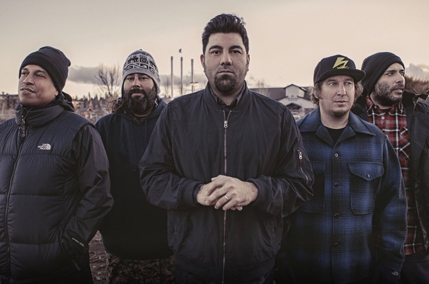 Deftones patrocinam clube juvenil de Sacramento com camisetas limitadas