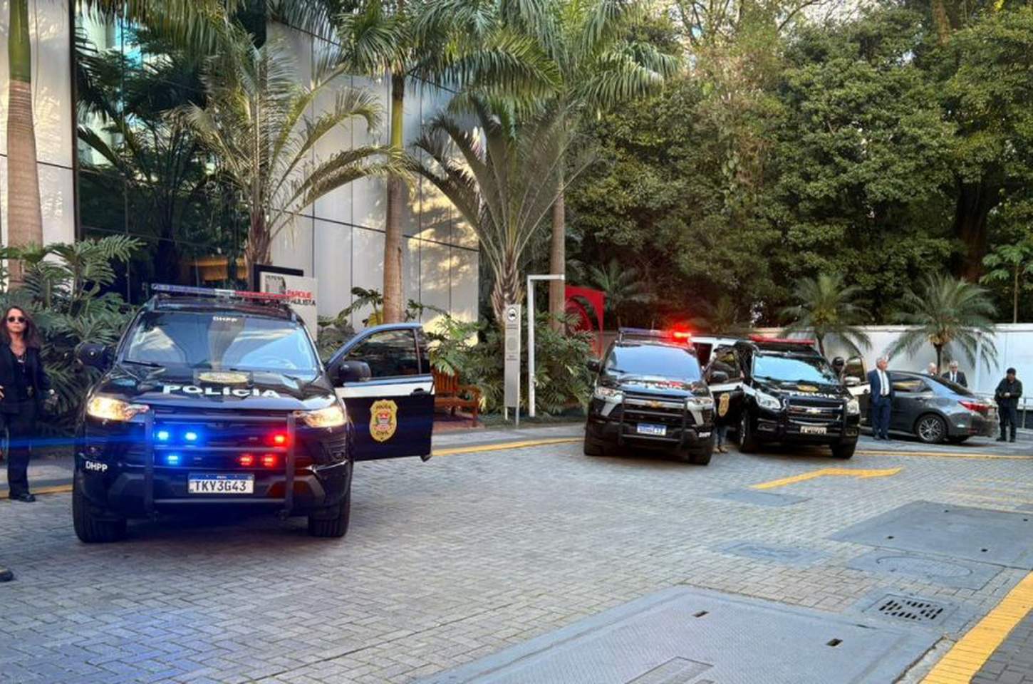 Delegada recém-aprovada é presa por suspeita de ligação com o PCC