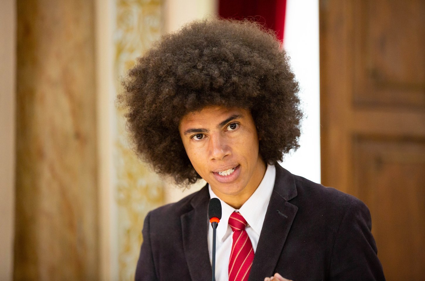 Deputado Renato Freitas se envolve em briga após sofrer racismo em Curitiba