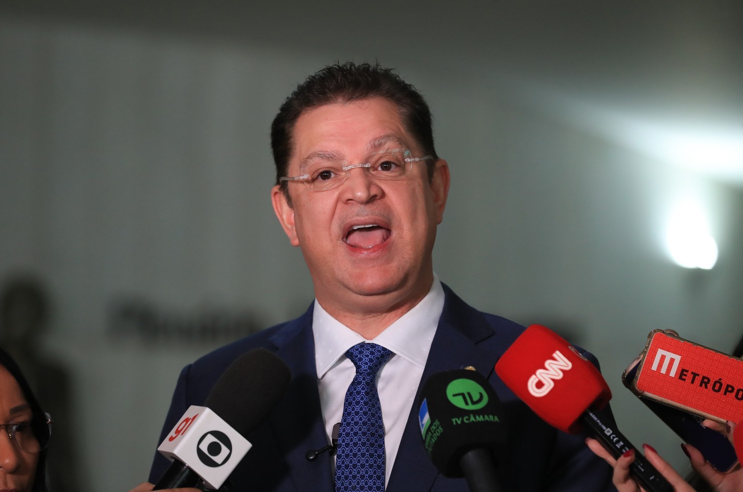 Deputado Sóstenes Cavalcante nega ilicitudes em caso de dinheiro e contratos