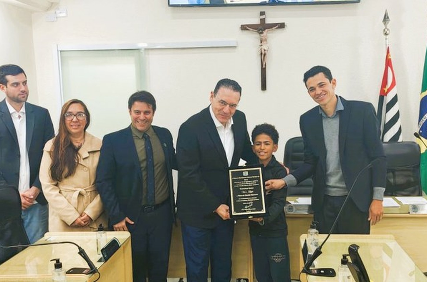 Deputado Vitor Lippi recebe Título de Cidadão Ibiunense em sessão solene na Câmara