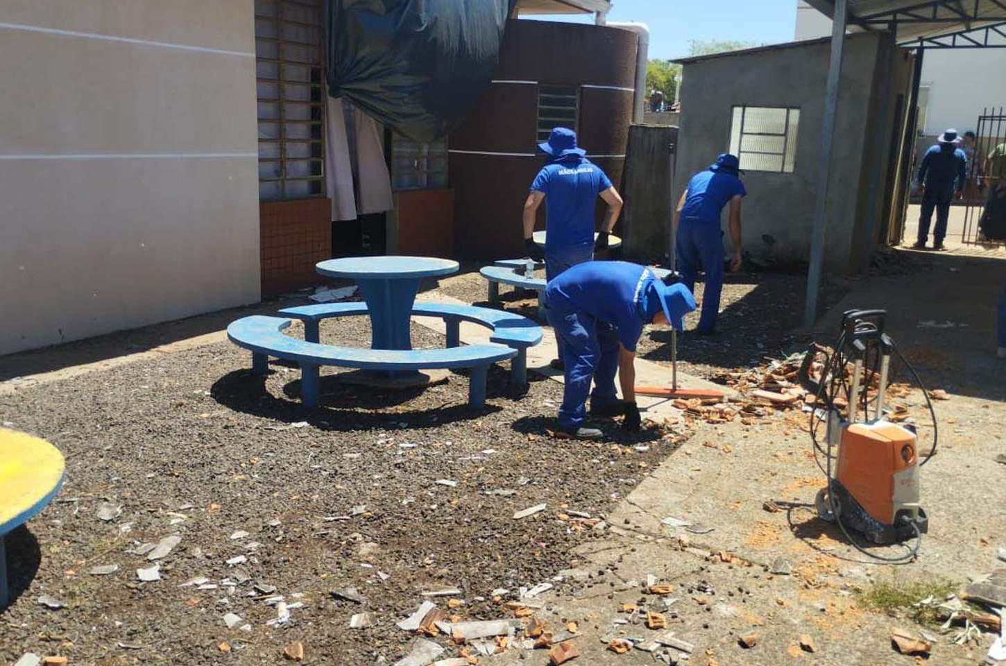 Detentos ajudam na reconstrução de escolas atingidas por tornado no Paraná