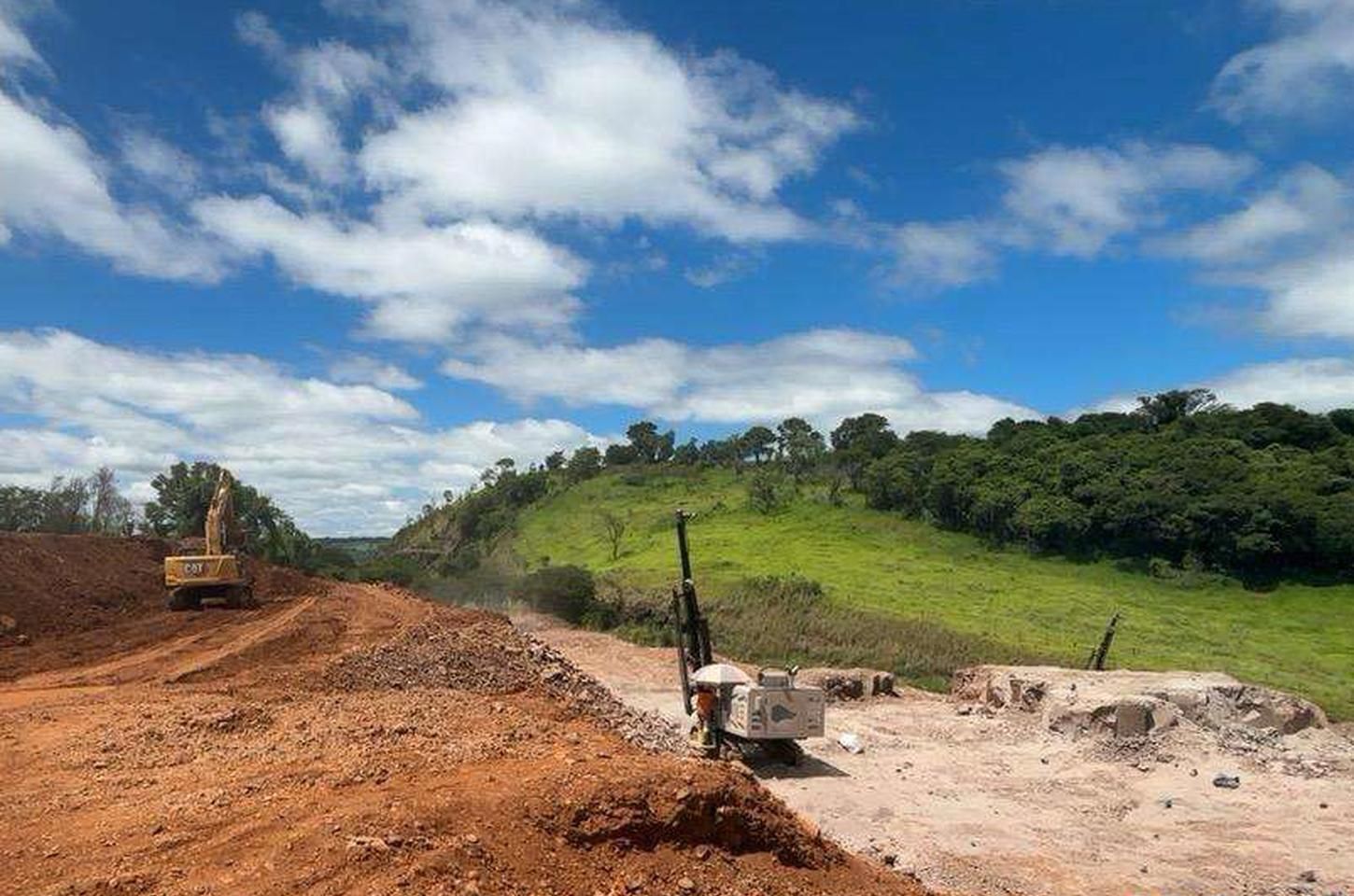 Detonação de rochas interdita trecho da PR-445 nesta sexta-feira
