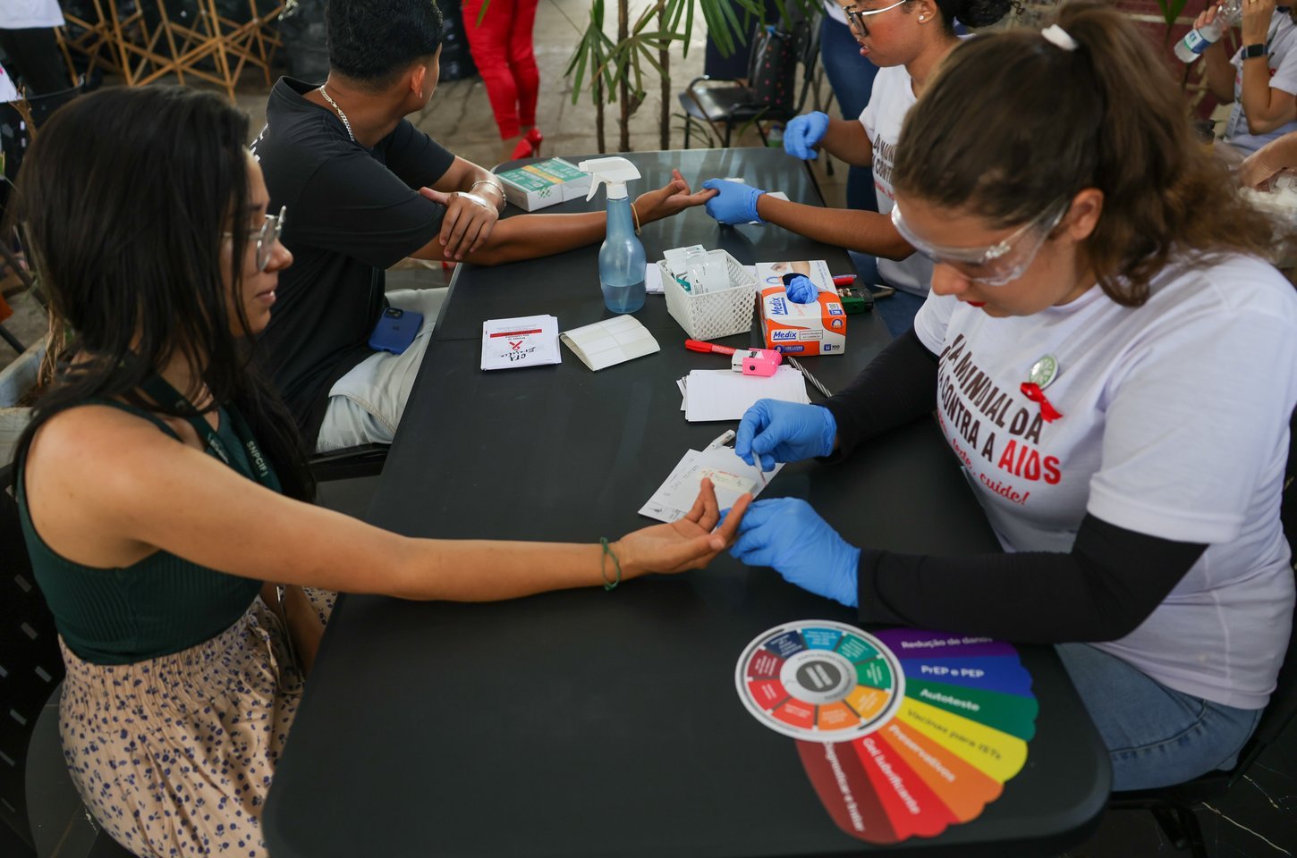 Dezembro Vermelho alerta para retrocessos na luta contra HIV e aids