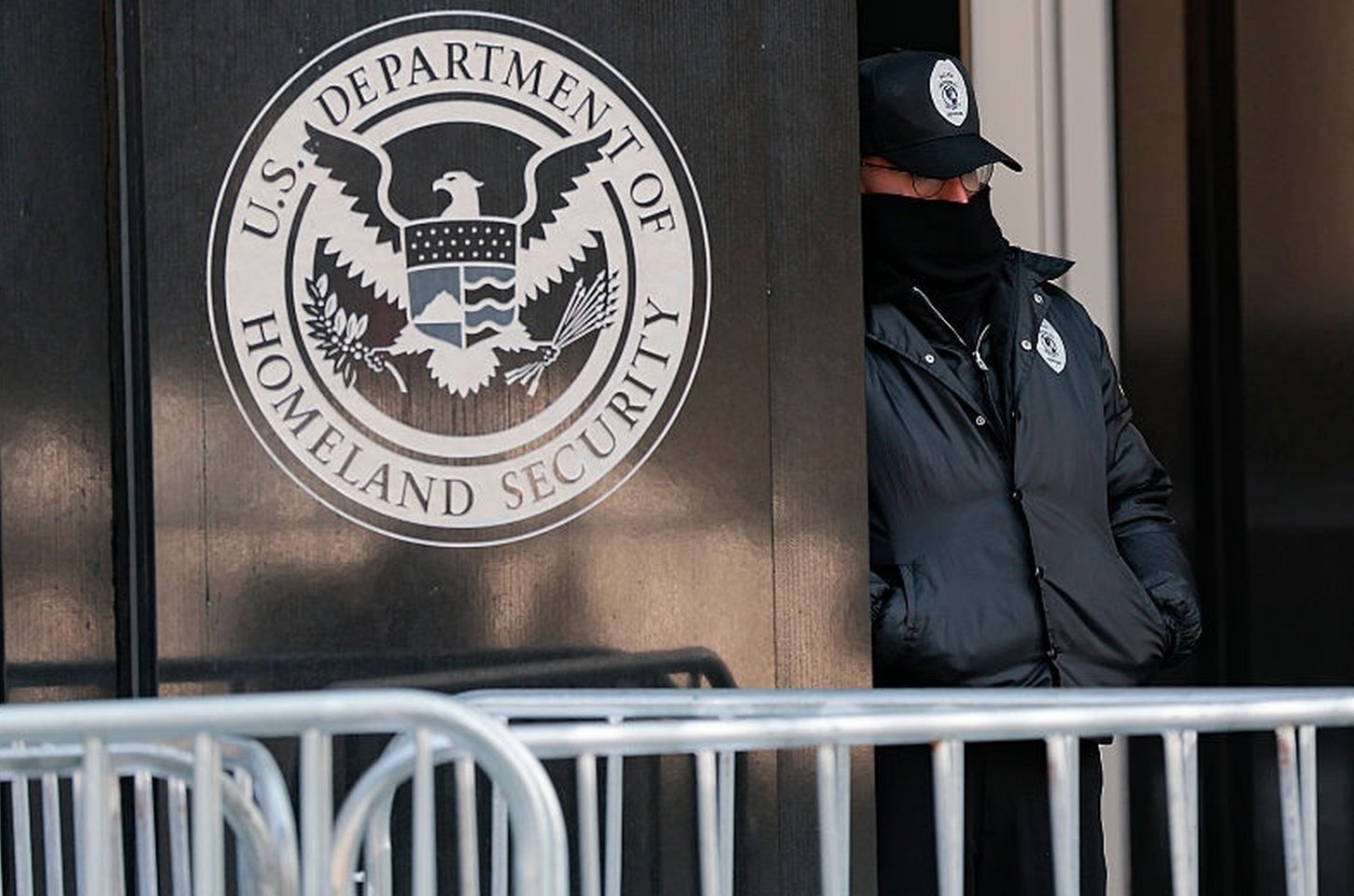 DHS usa subpoenas administrativas para rastrear críticos do governo Trump