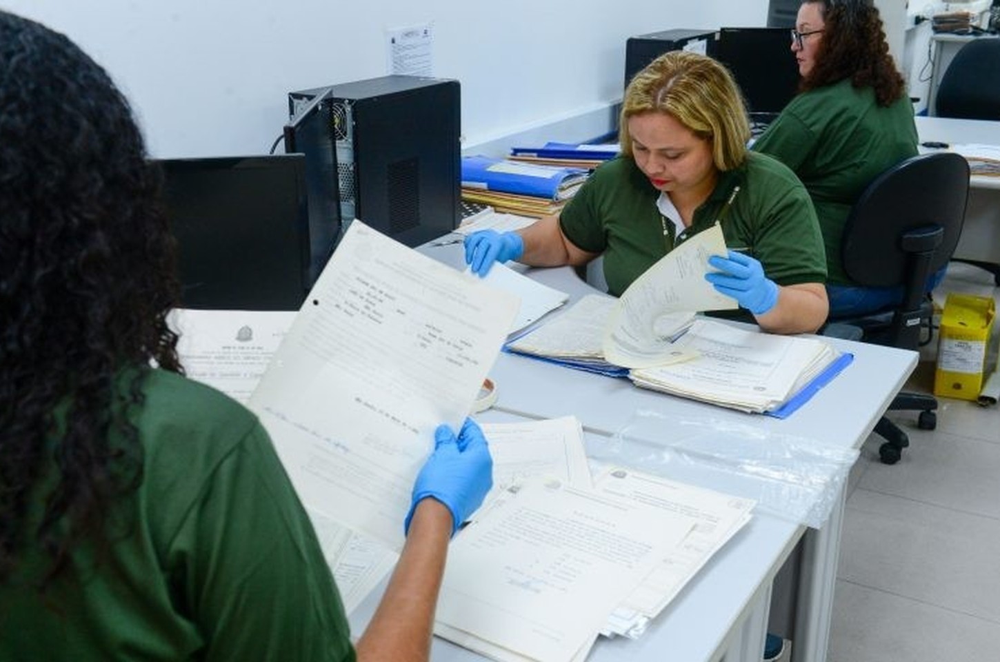 Dia da Libras: 40 surdos transformam arquivo público de SP com inclusão e trabalho