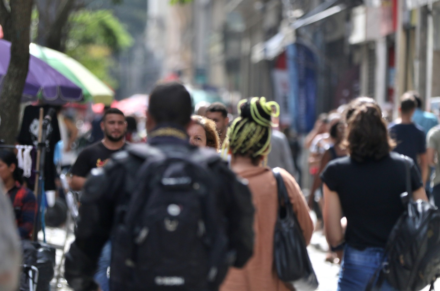  Diretores e gerentes negros ganham 34% menos que brancos, revela IBGE