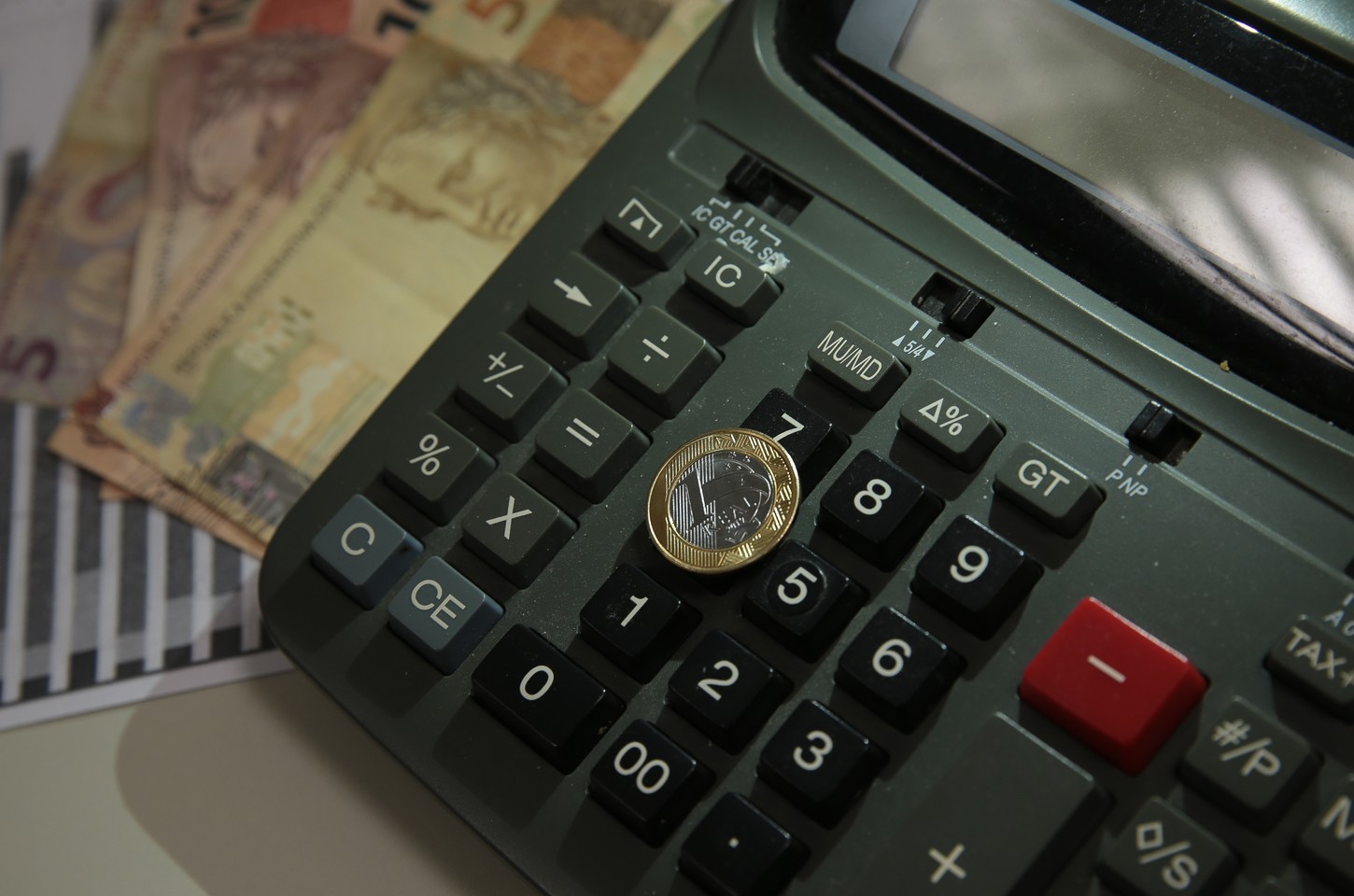 Dívida pública federal sobe para R$ 8,48 trilhões em novembro