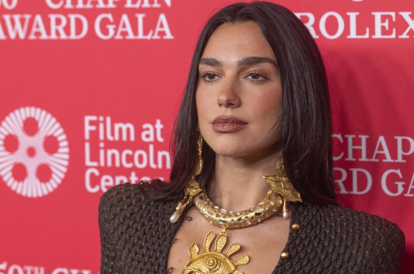 Dua Lipa critica cobertura midiática sobre vítimas de Epstein