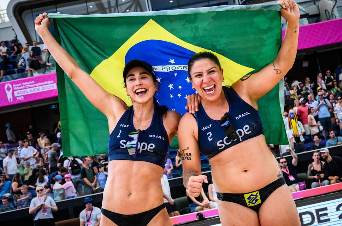 Dupla brasileira conquista bronze inédito no Mundial de vôlei de praia