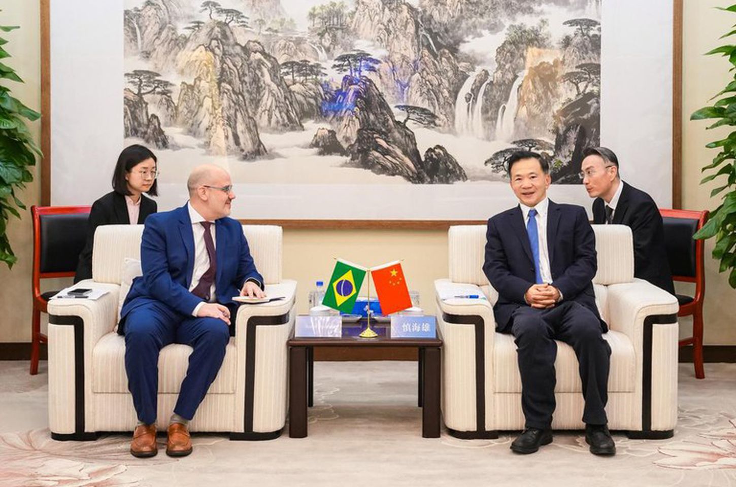 EBC firma ampla parceria com maior grupo de comunicação da China