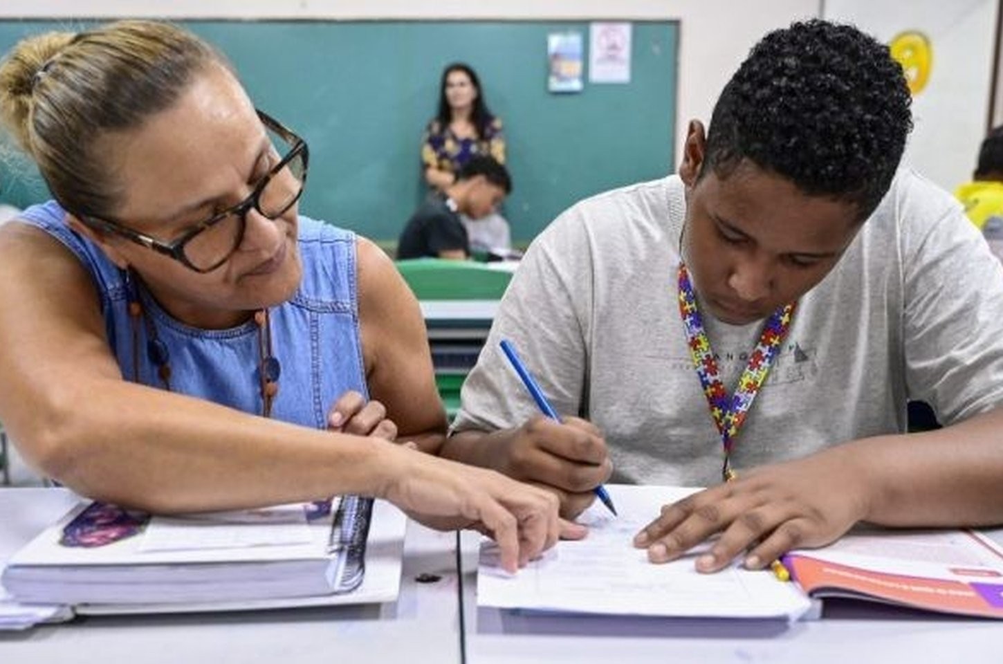 Educação de SP recebe prêmio por capacitar rede pública para acolhimento de famílias atípicas