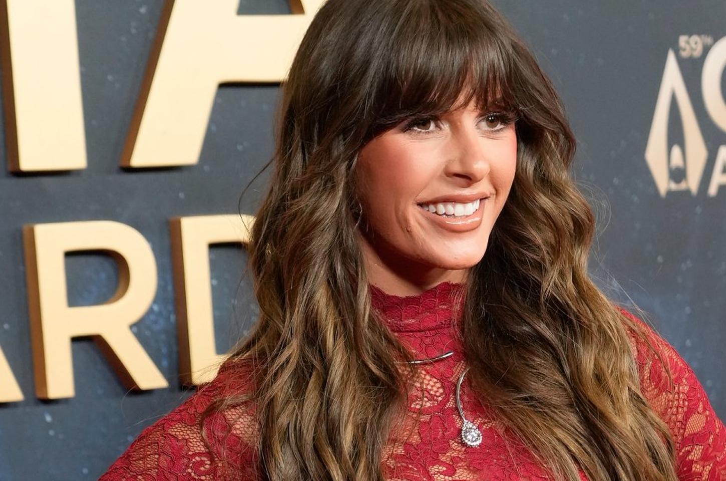 Ella Langley conquista primeiro lugar na Billboard Hot 100 com 'Choosin' Texas'