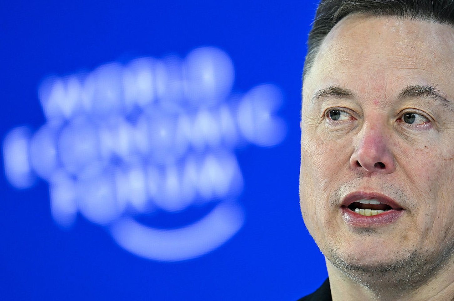 Elon Musk quer fábrica de IA na Lua para catapultar satélites