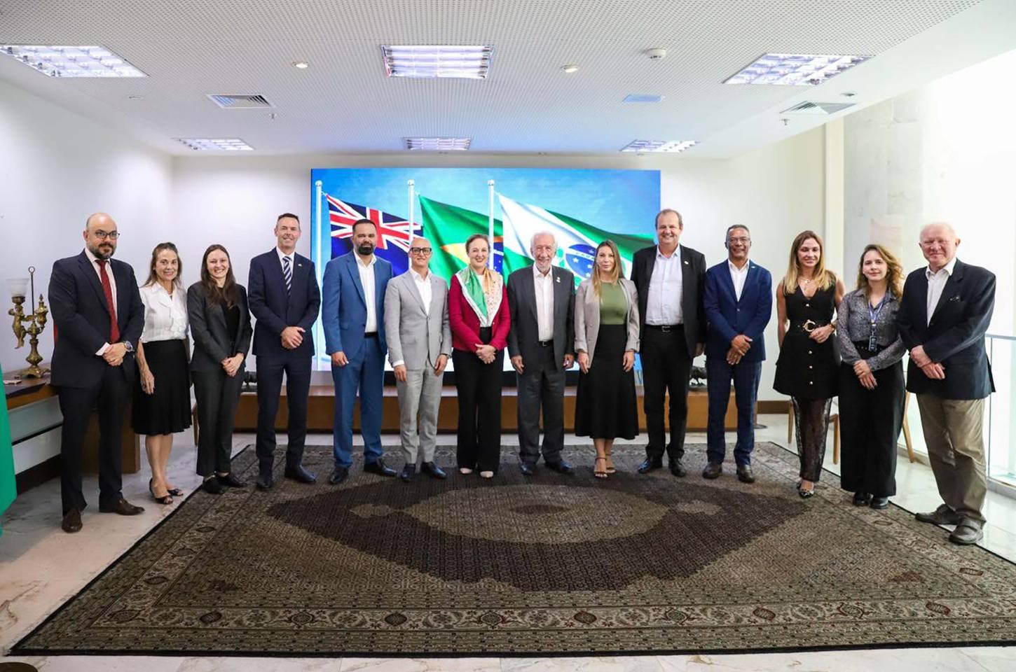 Embaixadores visitam Paraná para fortalecer laços comerciais e conhecer cenário econômico