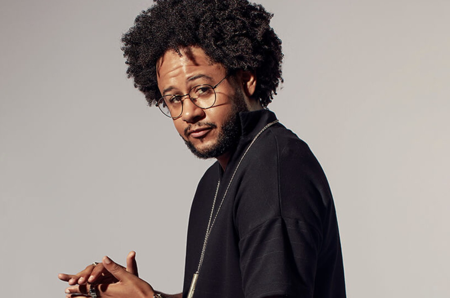 Emicida lança álbum homenageando Racionais MCs após seis anos