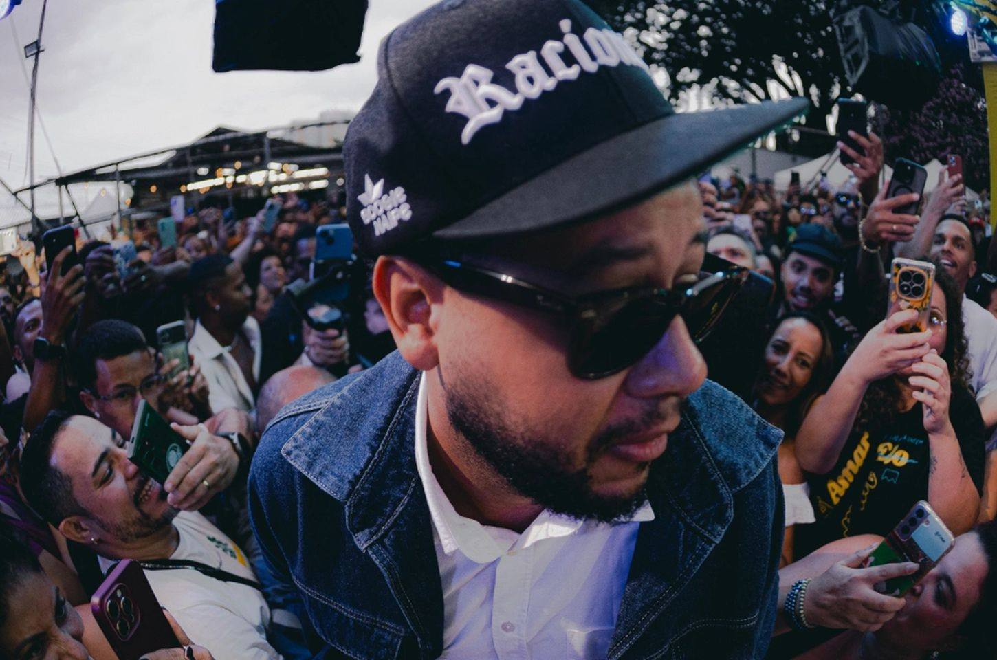 Emicida lança teaser de clipe gravado em apresentação ao vivo em São Paulo